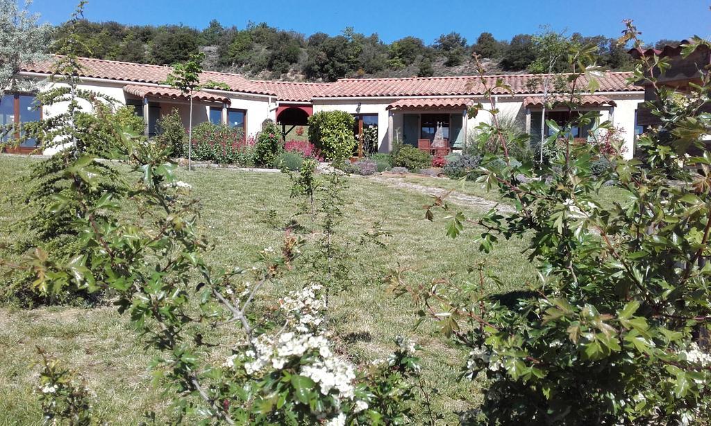 Gites "Entre Les Vignes" Tourreilles Bagian luar foto